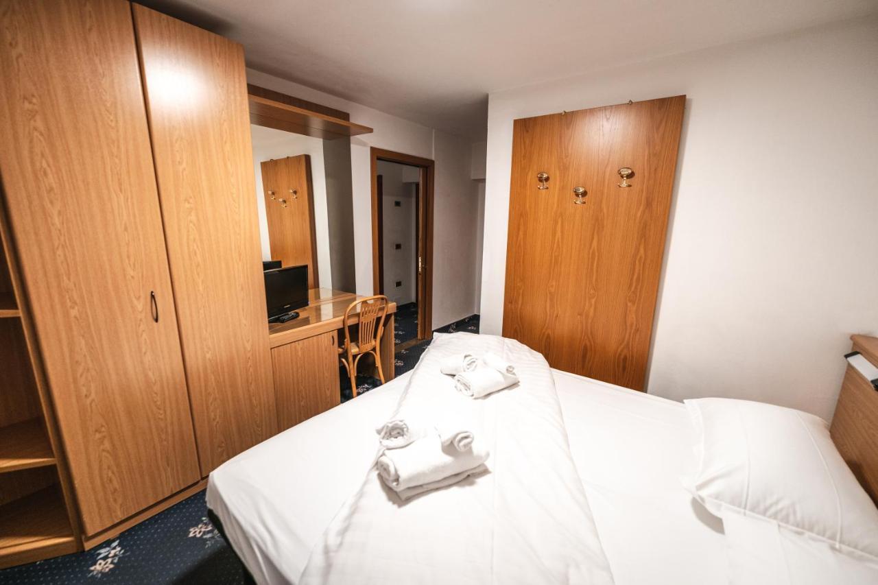 Smart Hotel Renzi Folgarida Exteriör bild