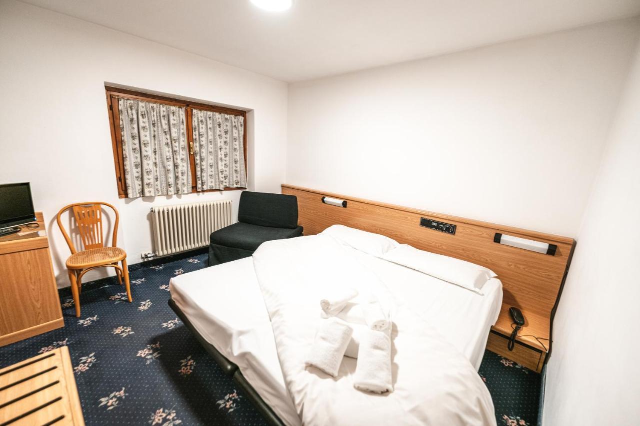 Smart Hotel Renzi Folgarida Exteriör bild